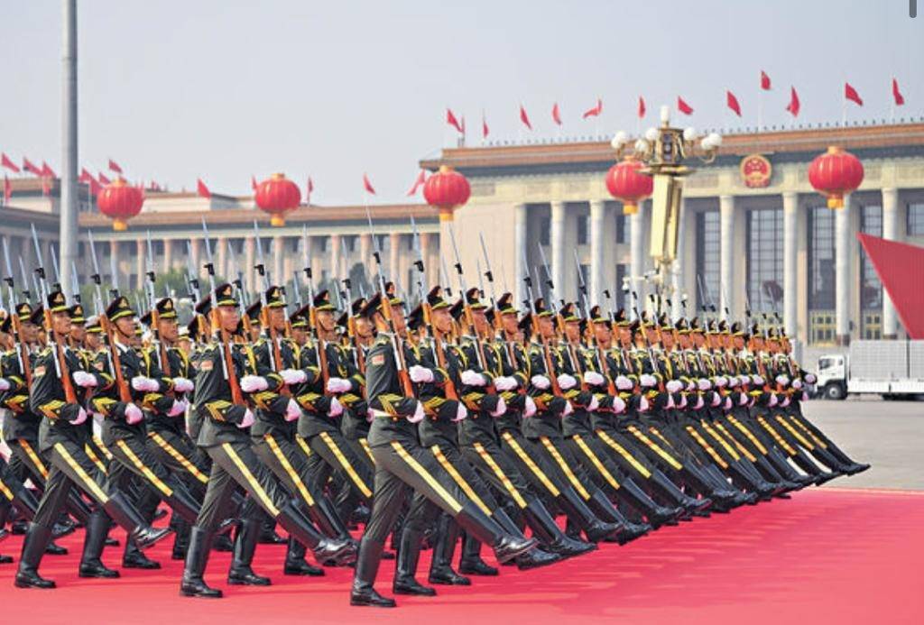 盧格里斯參加了建國70周年閱兵,形容為非常壯觀。