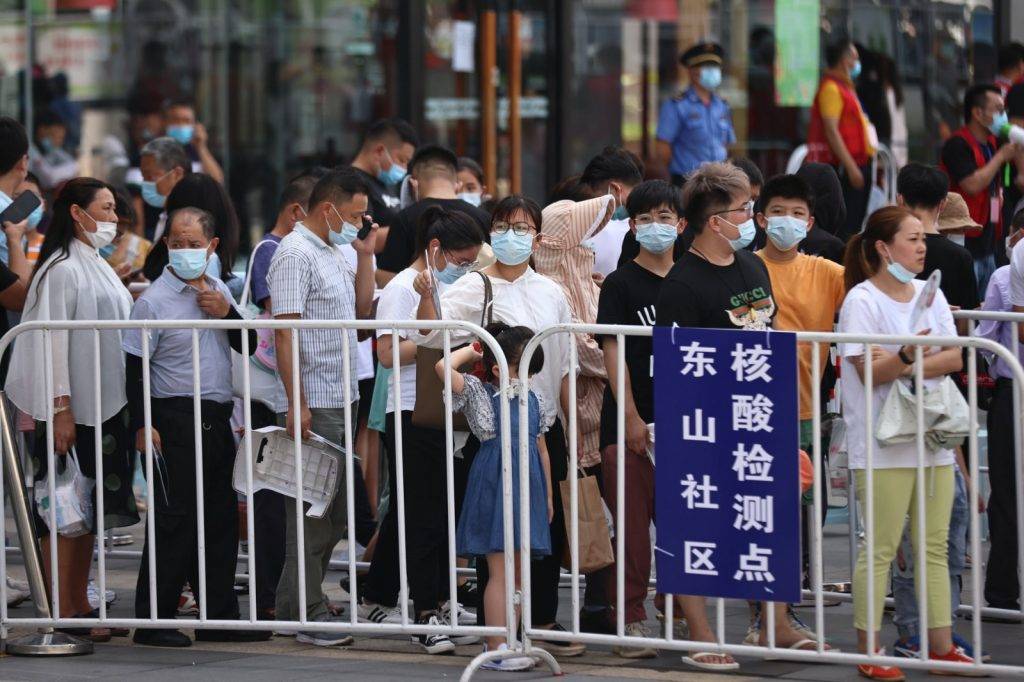 南京市民排隊進行核酸檢測。網上圖片