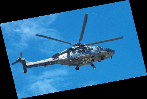 飛行服務隊直升機協助接載迷路市民到安全地方。