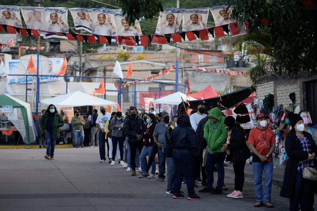 洪都拉斯選民在大選中踊躍投票。