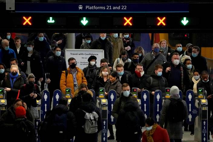 新變異病毒傳播迫使各國重新考慮全球旅行計畫。(AP圖片)