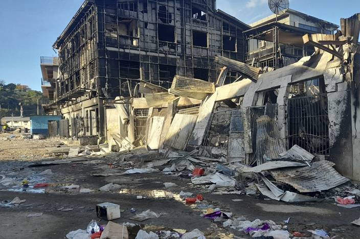首都霍尼亞拉的中國城有多個商家遭縱火打劫。
