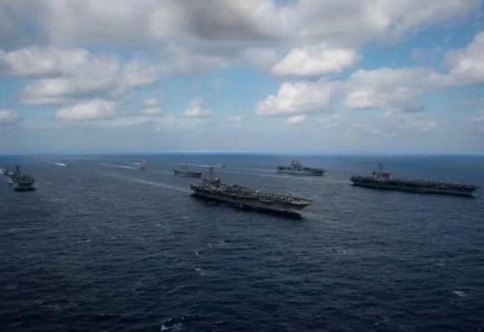 美國航母打擊群在菲律賓海的演習結束後進入南海。
