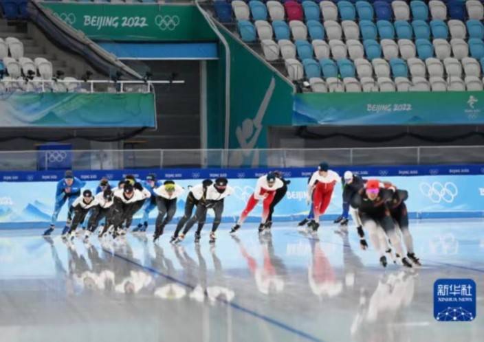 Speed ​​skaters train at the National Speed ​​Skating Stadium 