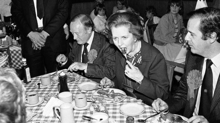 1983年，時任英國首相戴卓爾夫人為競選連任而奔波，到訪倫敦約克郡時，午飯就食用炸魚薯條。據說，她是炸魚薯條的狂熱愛好者。