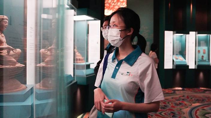 參觀於香港文化博物館舉行的「敦煌—千載情緣的故事」展覽，深入認識敦煌的文化與藝術，探索中華藝術情懷。