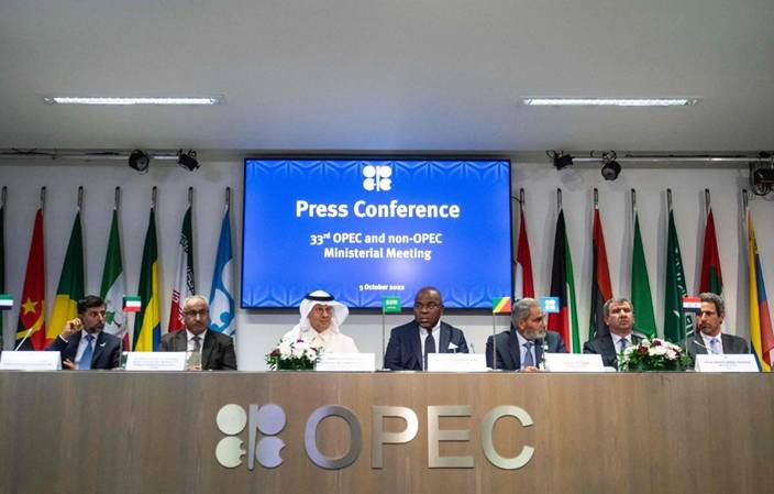 「OPEC+」各成員國代表召開新聞發布會。