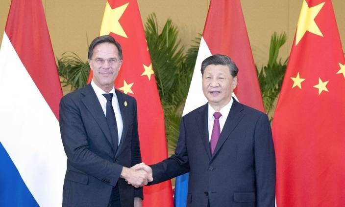 Xi Jinping meets Dutch Prime Minister Mark Rutte.  Photo by Xinhua News Agency.