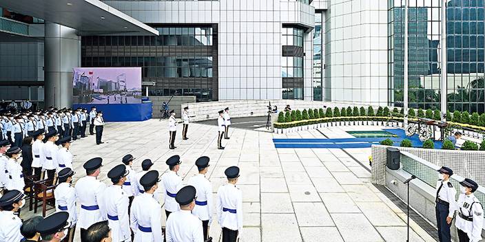 警隊在警察總部舉行警隊紀念日儀式，悼念在執行職務期間殉職的正規和輔警人員。