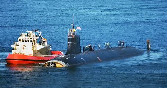 撞上南海海底山脈的美國「康涅狄格」號核潛艇。