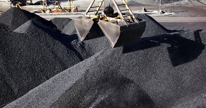 消息指國家發改委已經准許4家國企恢復從澳洲進口煤炭。