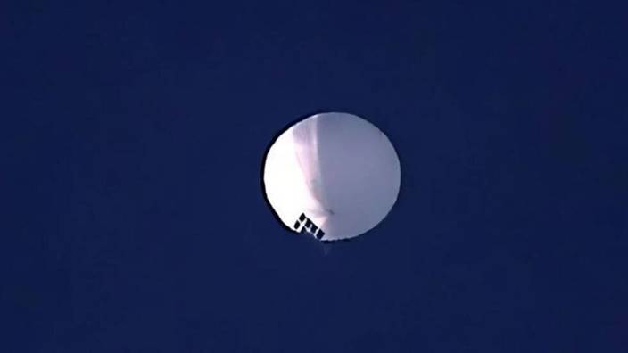 2月1日，疑似涉事高空氣球漂在美國蒙大拿州比靈斯市上空。網上圖片