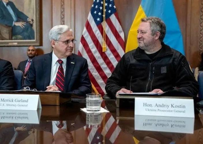 美國司法部長加蘭德周五與烏克蘭總檢察長科斯廷會面。AP圖片