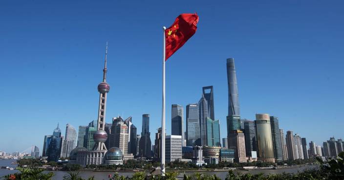 Economists predict that China's economic growth will pick up.