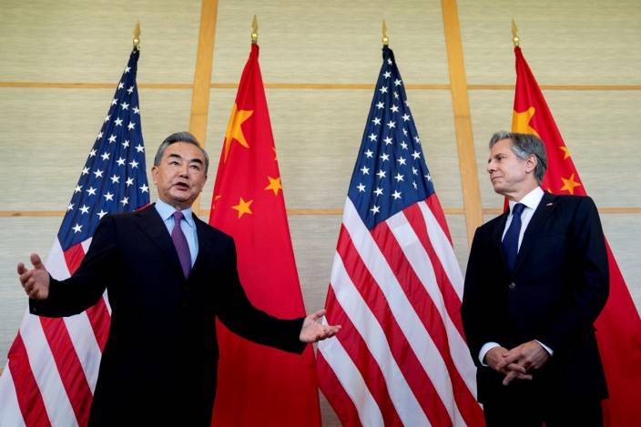 北京學者指出中美關係脆弱極不互信。新華社