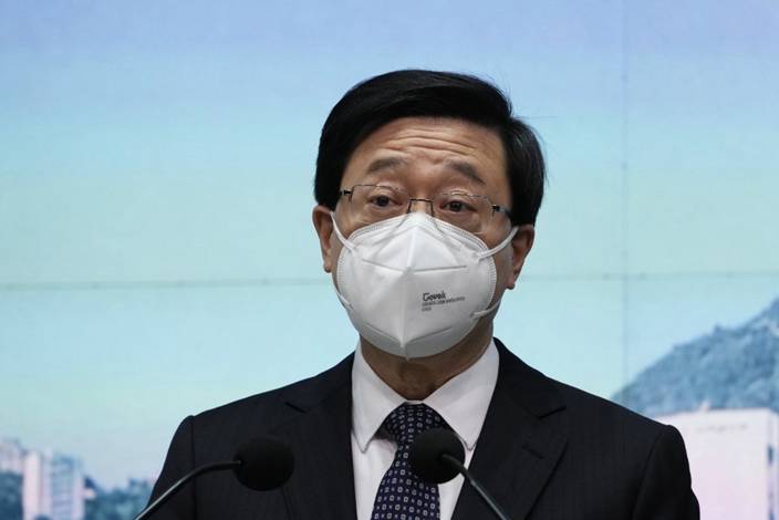 行政長官李家超周二宣布3月1日起全面取消「口罩令」。