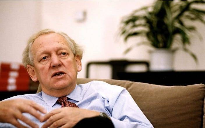 It has long been rumored in the officialdom that before the reunification, Hodder, who was the Chief Secretary, was also an agent of the British intelligence agency. At the same time, a group of intelligence personnel joined the government as civil servants.