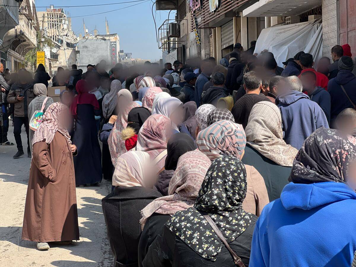 Families in Gaza wait to receive clothing aid (Shaima Al-Obaidi, Save the Children; February 27, 2025) 