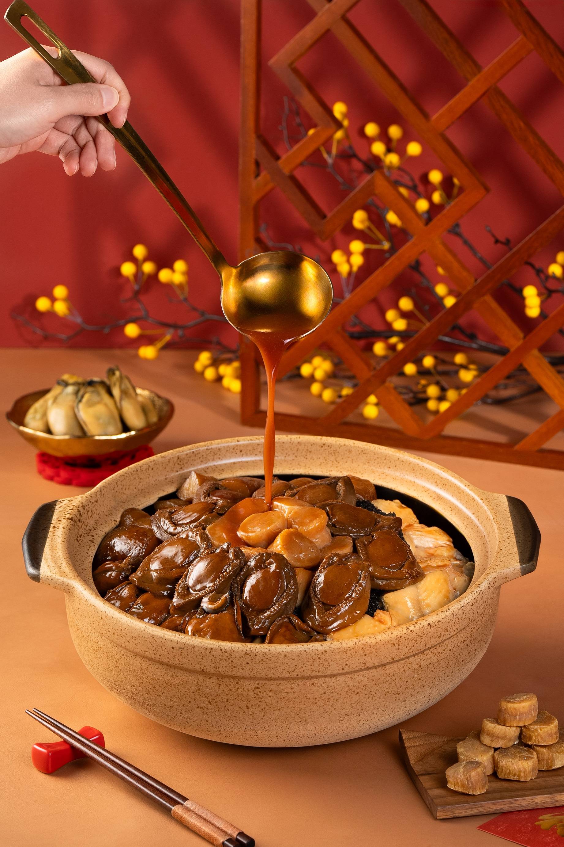 Galaxy Macau presents Poon Choi as a key celebratory dish that symbolises sharing and togetherness during this treasured Chinese New Year season. 