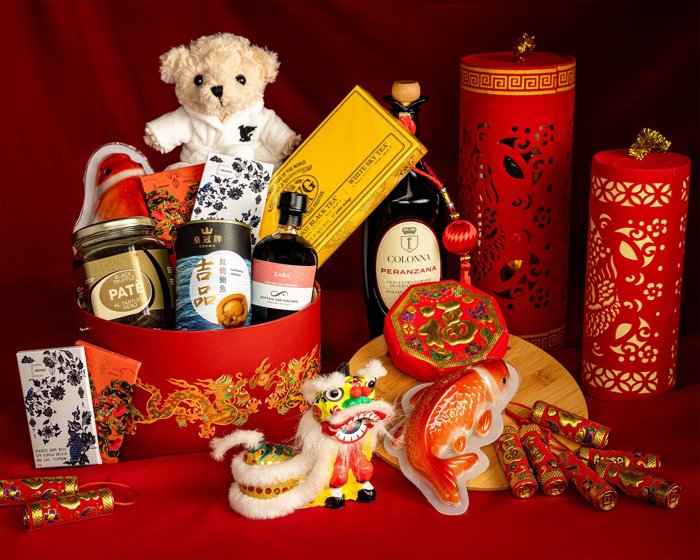 Galaxy Macau’s Urban Kitchen presents the “Chinese New Year Hamper Set” to welcome a year of good luck, while Lai Heen has created the “Rice Pudding Treasure Box” to spread lucky wishes. 