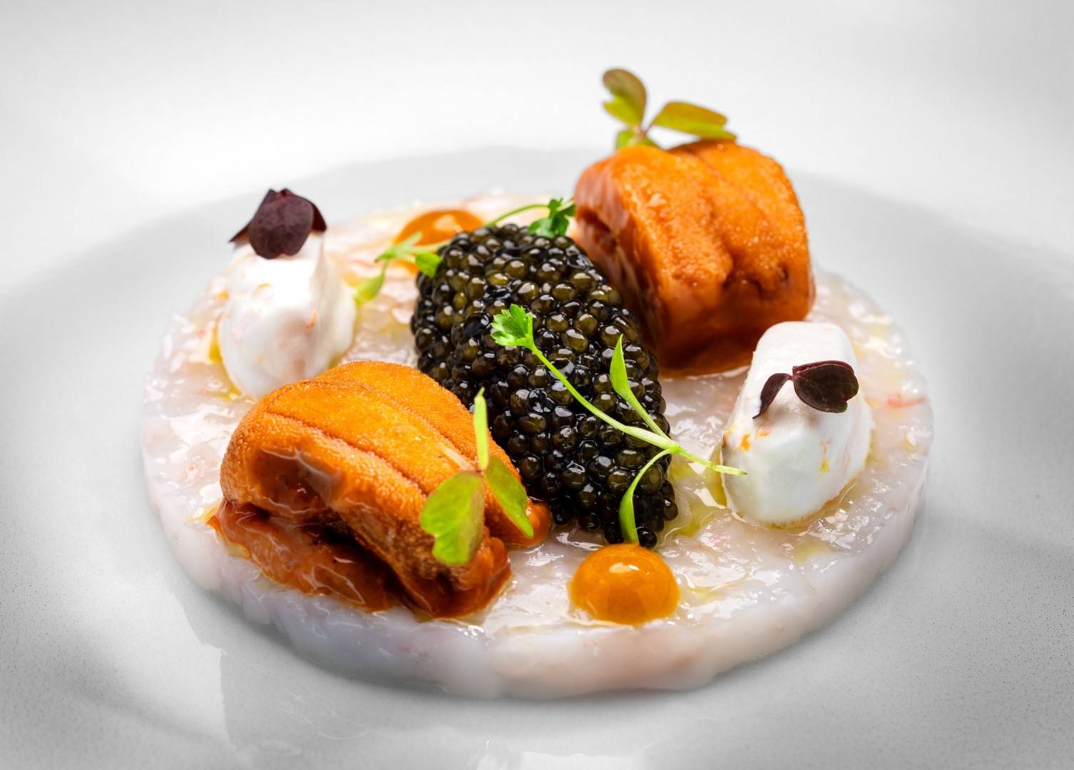 Galaxy Macau’s world-class culinary offering features over 120 restaurants with a collection of them recognised by international authoritative bodies such as Forbes Travel Guide, MICHELIN Guide Hong Kong & Macau and the Black Pearl Restaurant Guide. 