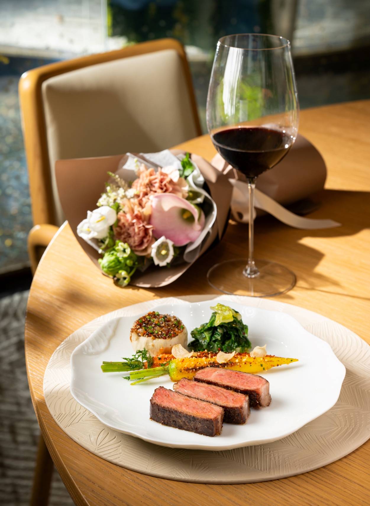Executive Chef Stephen Hsu of Botanica, Capella at Galaxy Macau has designed a menu featuring Beef Tomahawk, Scallops and Rose Mousse in celebration of Mother’s Day. 