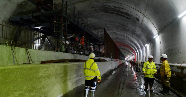沙中綫隧道鋼筋未符標準滲水 承建商拆石屎重新施工