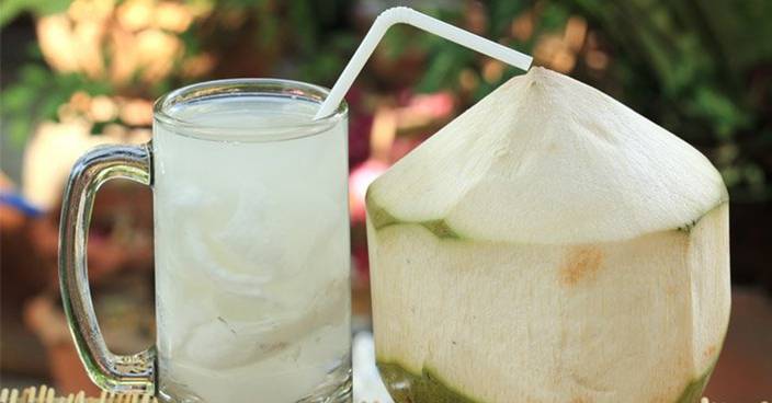 椰汁卡路里拍得住巨無霸 椰子水就健康？