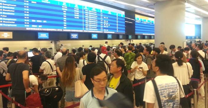 幾百人迫爆高鐵西九站 乘客怕混亂提早一日取票