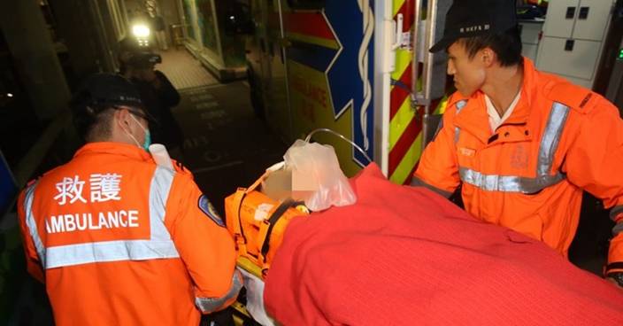 7旬老婦九龍城遭客貨車撞 被捲入車底重傷昏迷