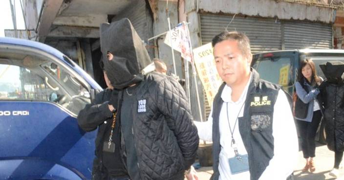 警破九龍城黑幫武器庫 搜仿製槍拘2男女
