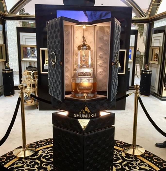 全球最貴香水亮相瓶身鑲3500粒鑽石