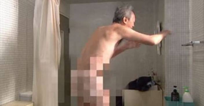 《開心速遞》63歲陳榮峻全裸出鏡 網友激讚：充滿喜劇感