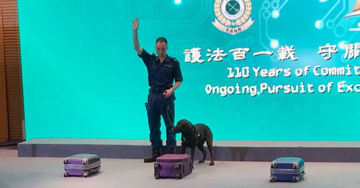 海關110周年開放日 鄧以海：將引入更多鈔票搜查犬