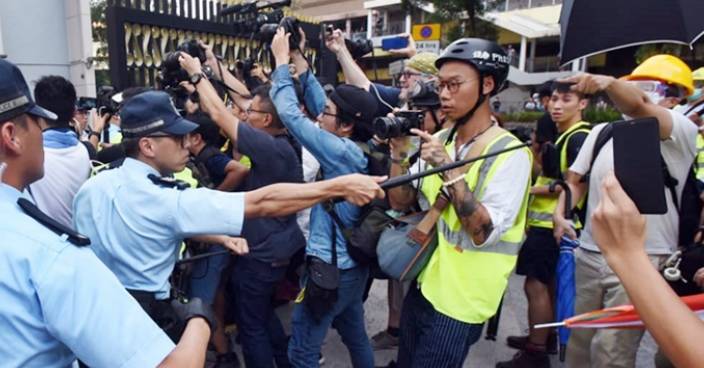 不滿記者遭警棍打警盾撞 記協及攝記協促正視警權問題