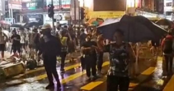 防暴警察眾安街青山公路制服多名示威者