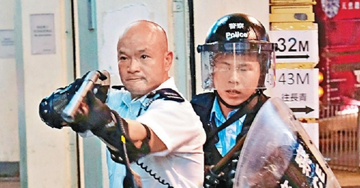 「光頭警長」接受新華社訪問 稱遭示威者毆打不得不舉槍自衛