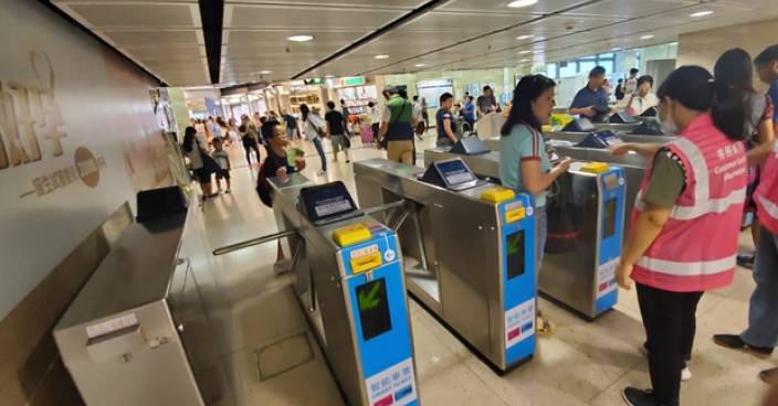 沙田站重開有閘機爛屏幕售票機被封 港鐵加派人手協助