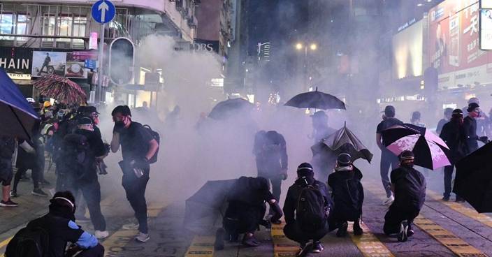 警旺角警署外射催淚彈 示威者彌敦道聚集