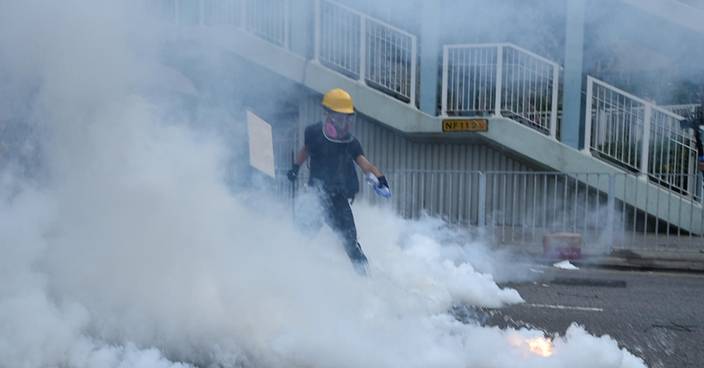 近9成港人曝露於催淚煙 彭博社︰有居民稱頭痛久咳