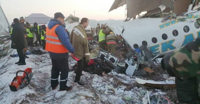 哈薩克客機起飛後墜毀 機上載100人釀14死35傷