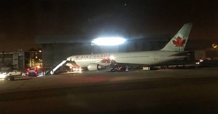 加航客機引擎故障輪胎破裂 緊急折返馬德里機場