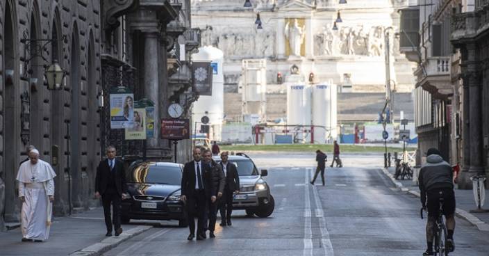 教宗親到羅馬兩教堂祈禱 求疫情早日結束