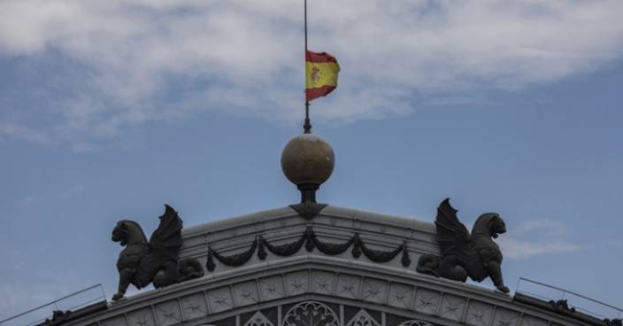 西班牙全國下半旗10日 哀悼染疫逝者