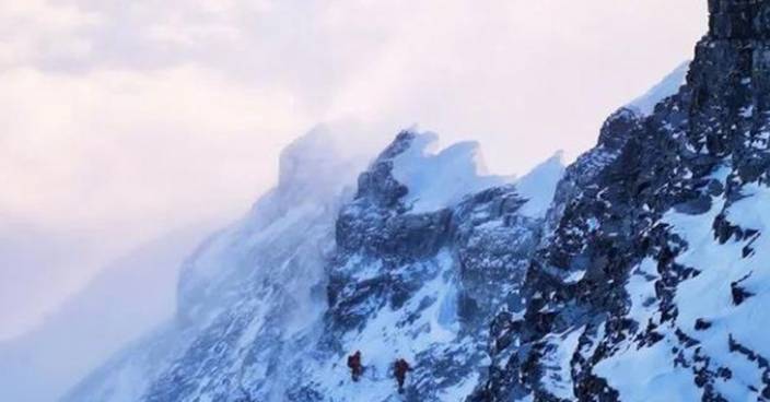 中國高程測量登山隊 成功登上珠峰頂
