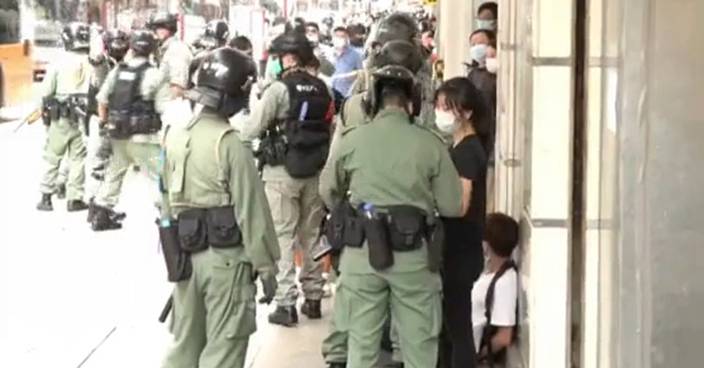 網民號召九龍遊行 警截查市民旺角帶走1人