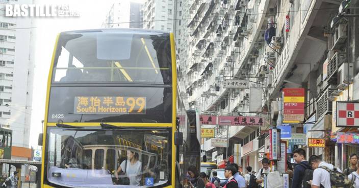 運輸署擬修訂巴士企位上限 每平方米可企6人調低至4人