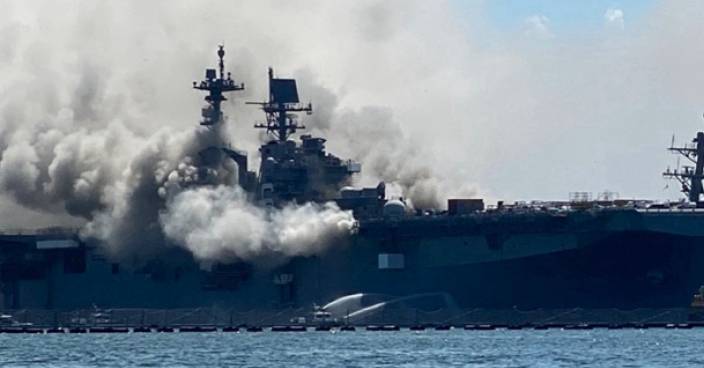 美海軍兩棲攻擊艦起火爆炸 至少21人傷