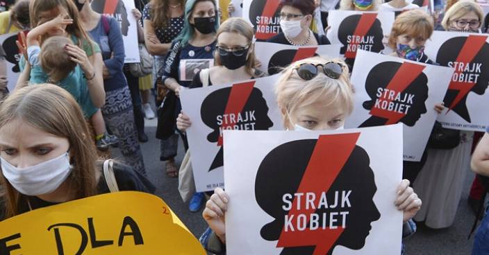 波蘭退出反女性暴力公約 觸發數千名婦女上街抗議