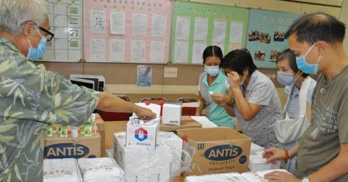 香港城北扶輪社與鄰舍合作 向400無家者供1個月物資